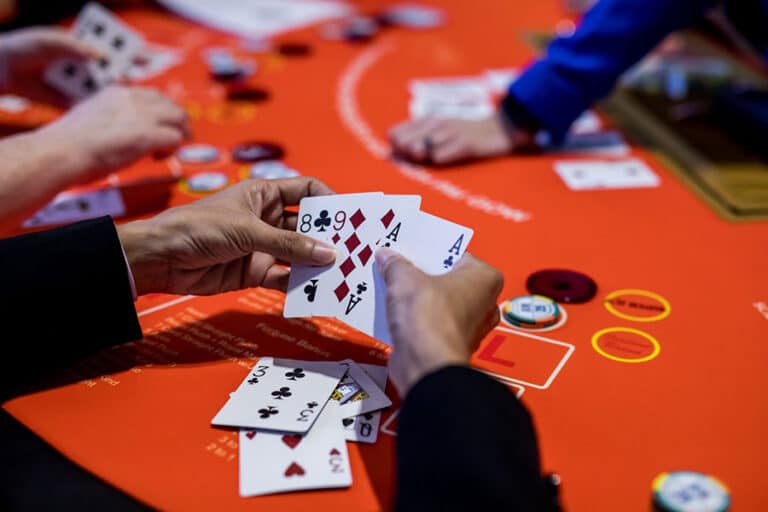 Bí quyết nào giúp bạn chơi Poker tốt hơn