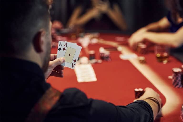 Cách chơi của game bài Poker với biến thể Omaha