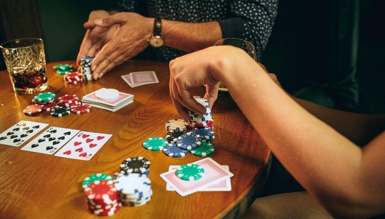 Tìm hiểu về tuyệt chiêu giúp bạn đánh bại đối thủ một cách dễ nhất trong Poker