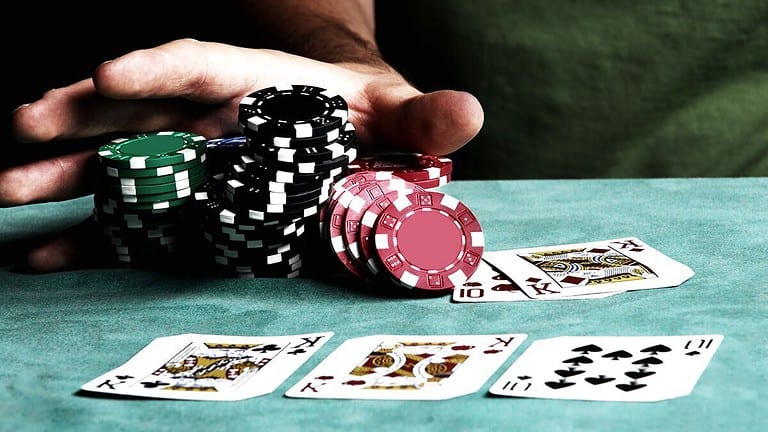 Chỉ cách để lợi thế của bạn luôn cao hơn đối thủ trong Poker và thắng cược