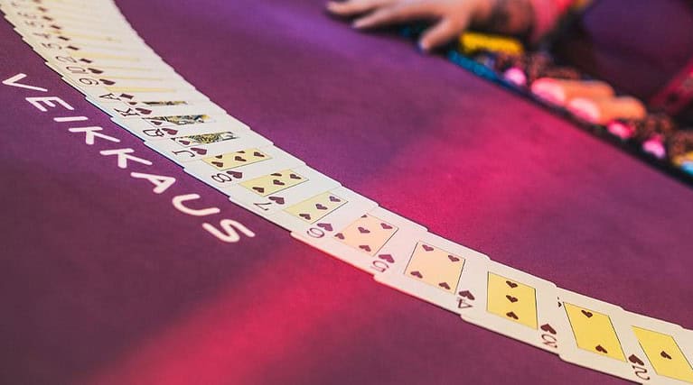 Những yếu tố nào quyết định sự thắng thua của người chơi Blackjack?